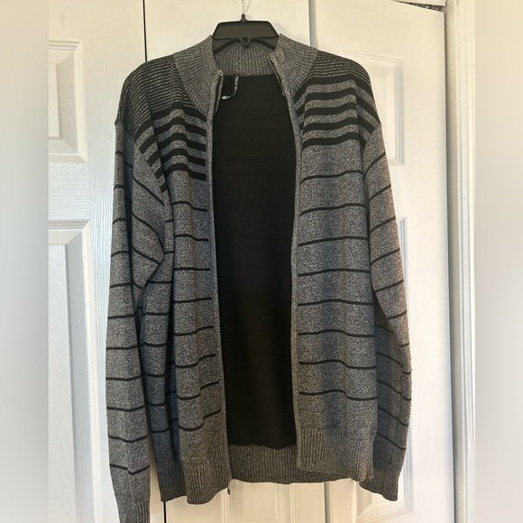 TRUE ROCK Other - Men’s XXL Zip up Sweater; excellent condition; Gray & Black